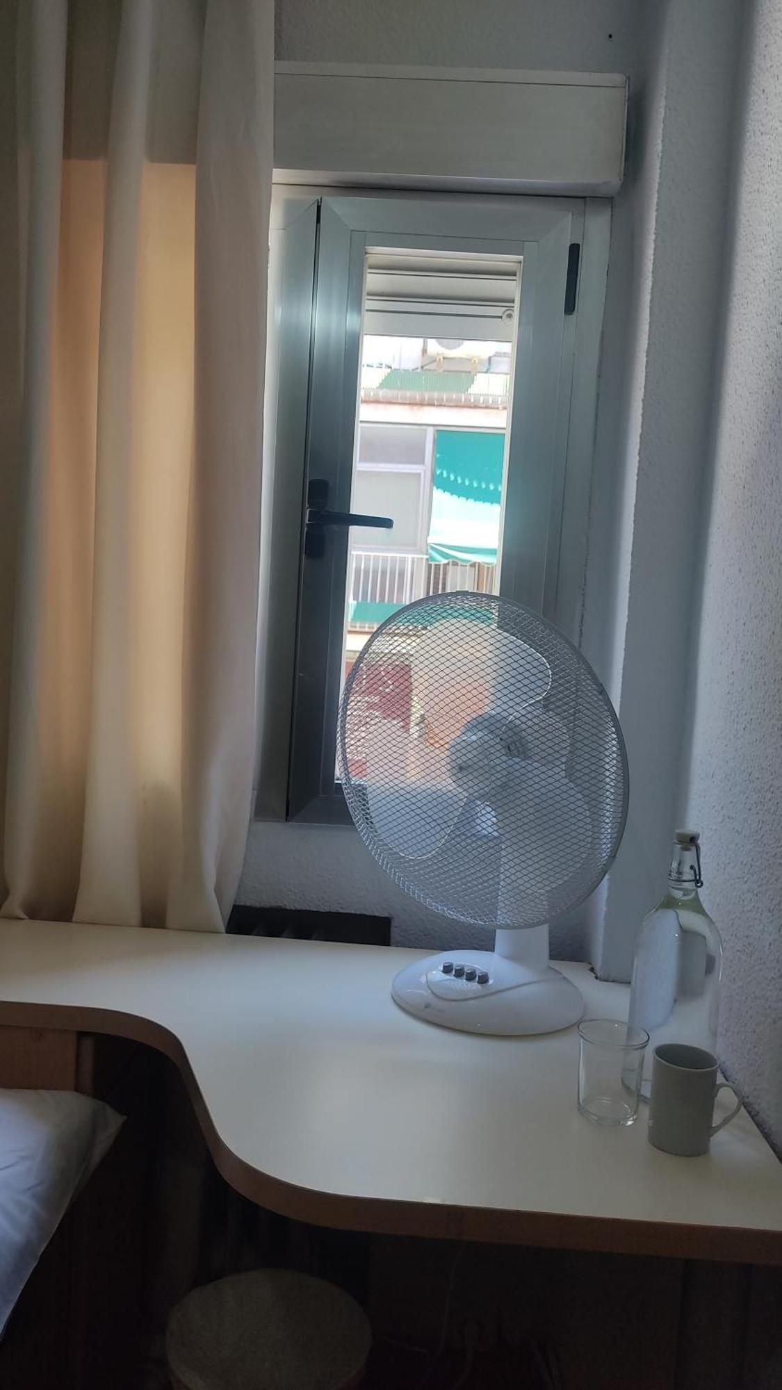 ホテル Habitacion Individual Con Bano Y Cocina Compartida マドリード エクステリア 写真